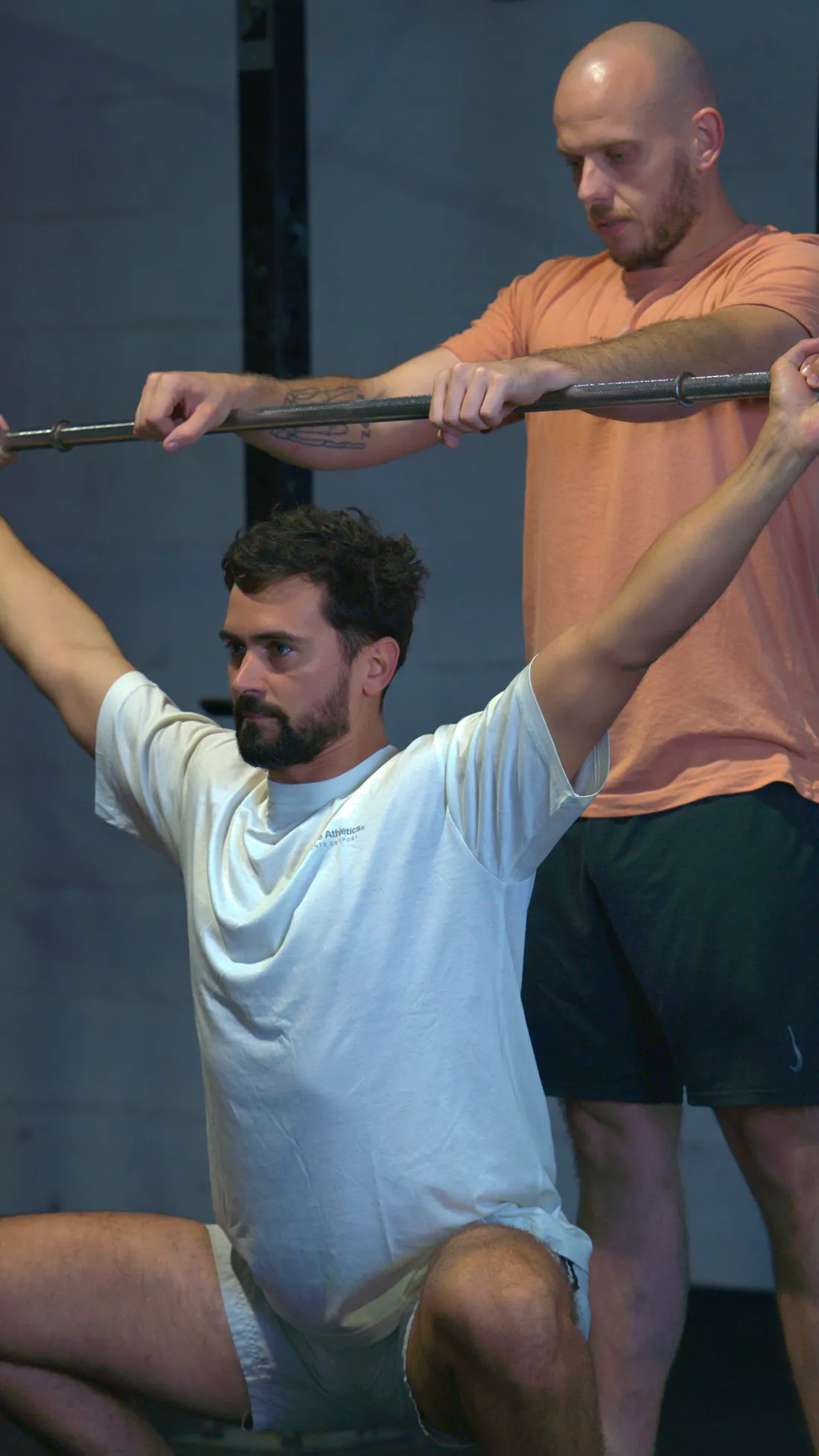 Travail technique à la barre pendant le cours Spé Haltérophilie à Aptavita