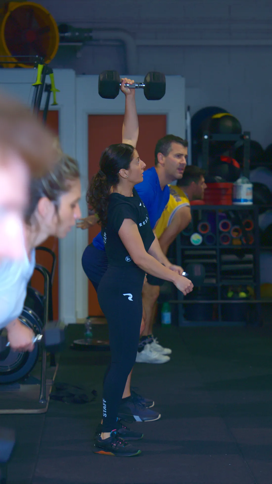 Groupe d'adhérents pendant un WOD dans la box Aptavita à Cabestany